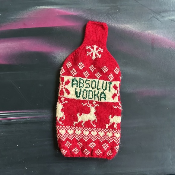 Absolute vodka knit bottle cover by Cynthia Rowley - Picture 2 of 7